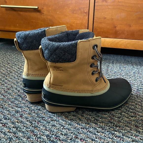 Sorel boots never worn - Picture 3 of 4